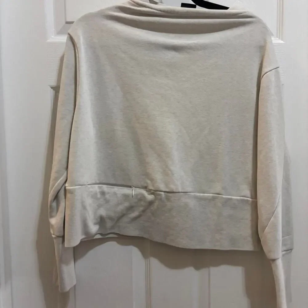 Nike Women's Cream and White Sweatshirt